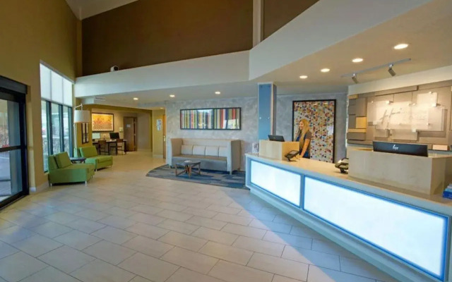 Holiday Inn Express & Suites Canyonville