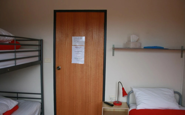 Seaview Holiday Park and  Hostel
