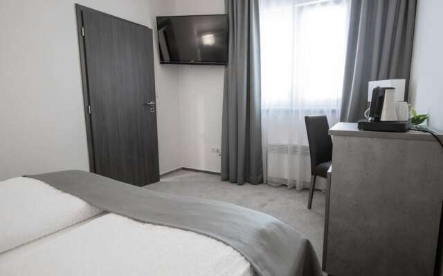 Fast Lane Hotel