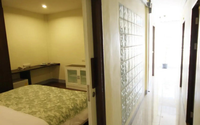 Nine Place Sukhumvit 40 - Hostel
