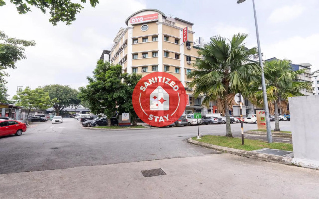 First and New Star Hotel