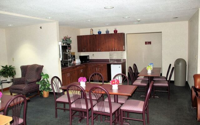 AmeriVu Inn & Suites - Cumberland