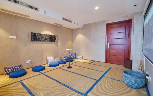 Summer Flower Apartment