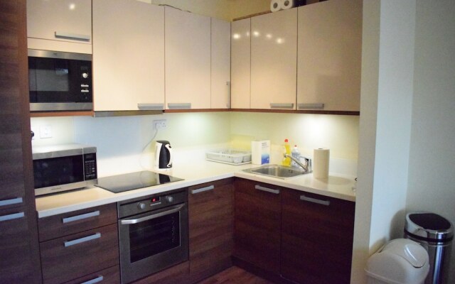 Modern 2 Bedroom Apartment in Limehouse