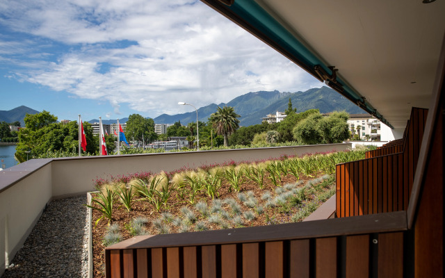 Hotel & LOUNGE LAGO MAGGIORE