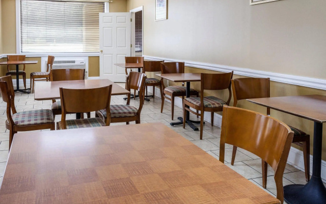 Rodeway Inn Colonial Heights I-95
