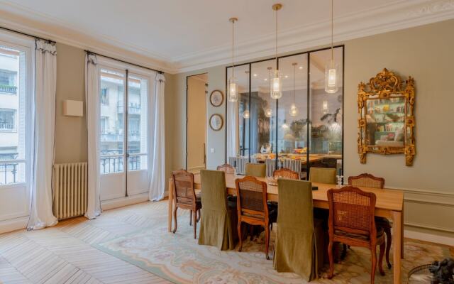 Paris Wagram Design Residence