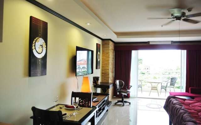 View Talay 5 Studio Apartment - Close to the Beach