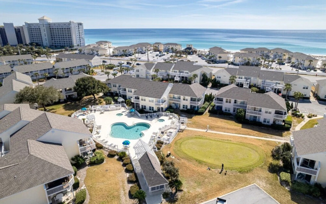 SPC 2013 is a Pet Friendly Upstairs 1 BR with Seasonal Beach Setup by RedAwning