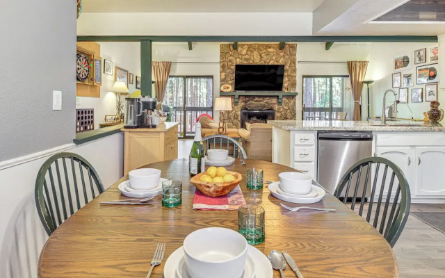 Hike & Golf: Family Home w/ Balcony in Pinetop!