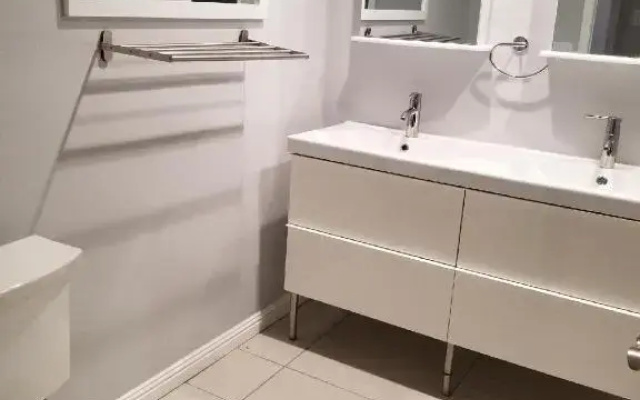 Private Room in Los Angeles w/ AC & WIFI