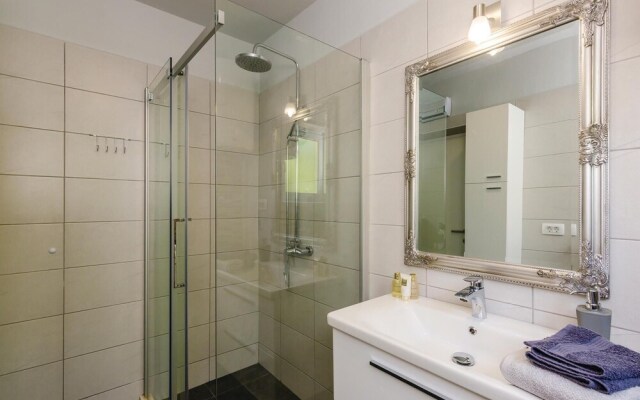 Amazing Home in Lovorno With Wifi and 4 Bedrooms