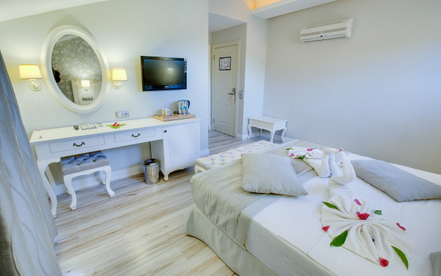 The PINEHILL Hotel & Suites
