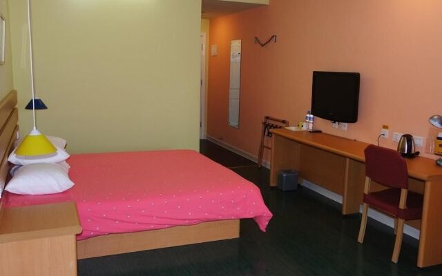 Home Inn (Jiangyin Middle Chengjiang Road)
