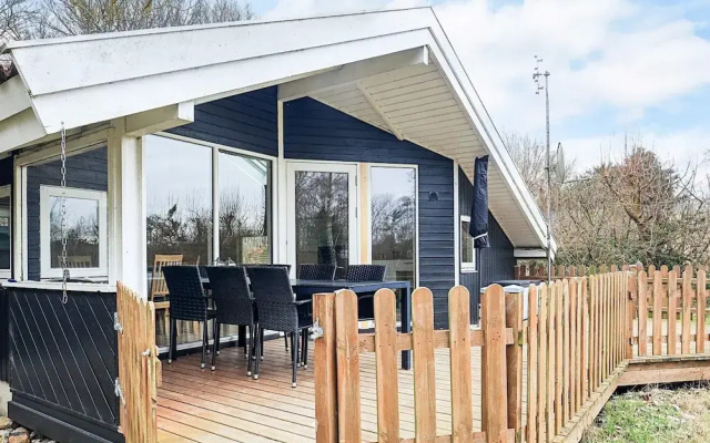 Graceful Holiday Home in Humble near Sea
