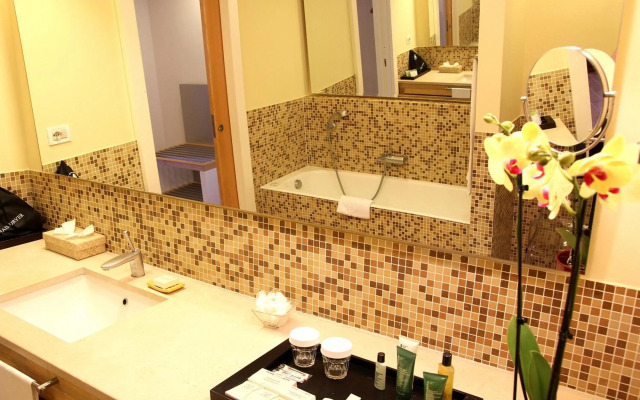 Ayla Hotel