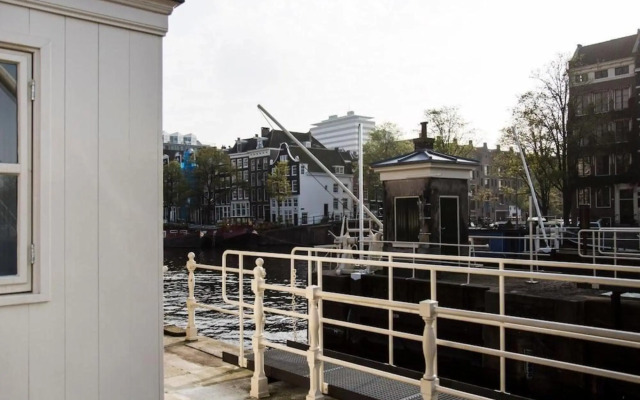SWEETS - Amstelschutsluis