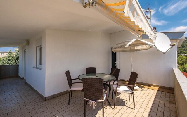 Amazing Home in Mundanije With Wifi and 2 Bedrooms