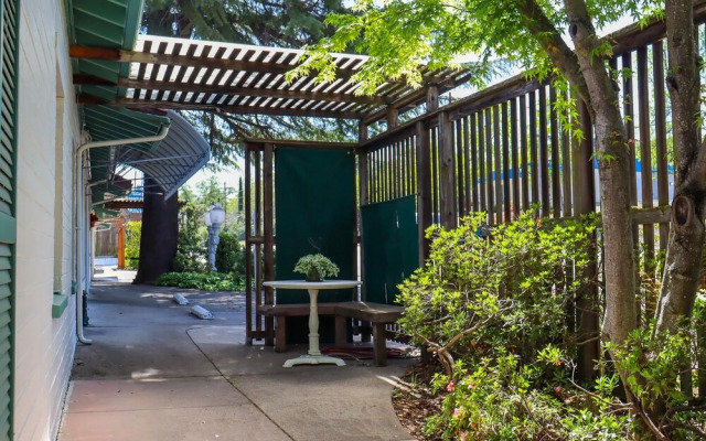 The Bonnie Inn Unit 6