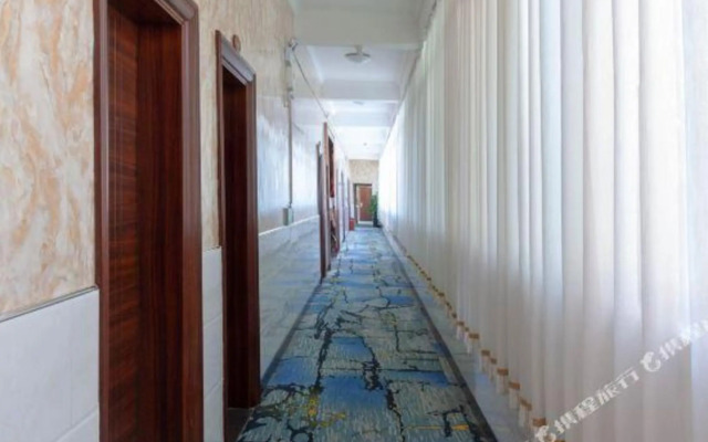 Xueping Business Hotel