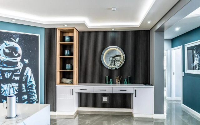 Luxurious 3 bedroom beach front apartment