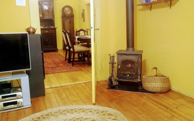 Apartment Under Cedar