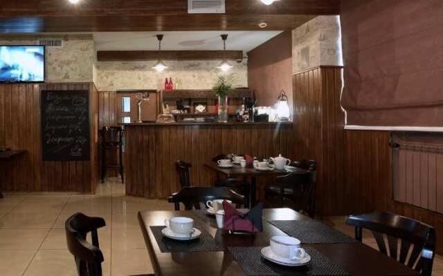 Ayir Hotel