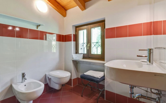 Fabulous Mansion in Pesina Spezie near Lake