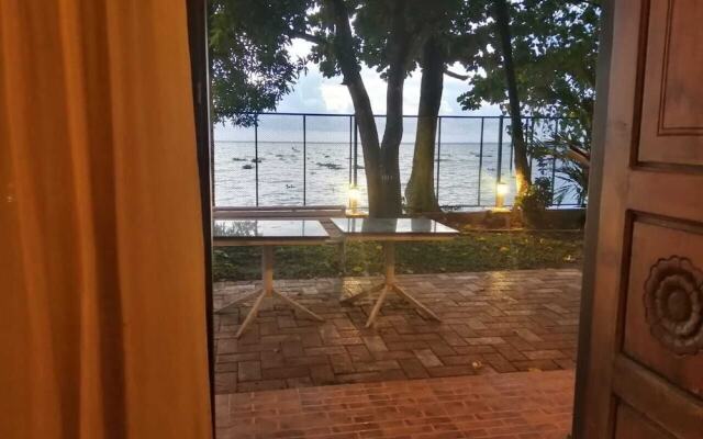 Saro Lake County Hotel