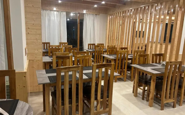 Hotel Emmjay Greens