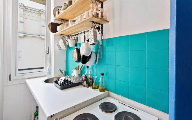 Spacious and Bright Duplex Located in the 19th