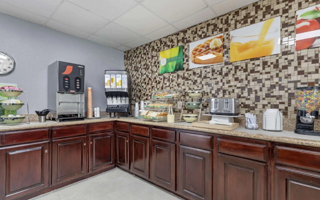 Quality Inn near SeaWorld - Lackland