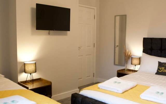 The Sailing Club - 6 Bedroom Hot Tub Town Centre