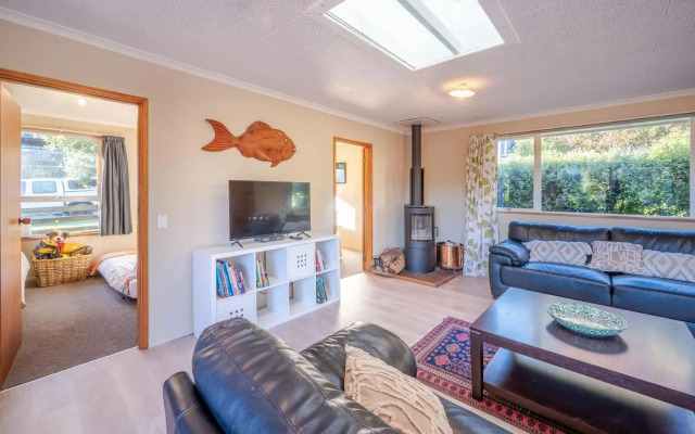 Woodills Wonderland - Akaroa Holiday Home