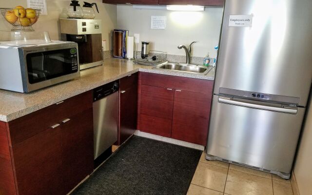 Aladdin Inn & Suites
