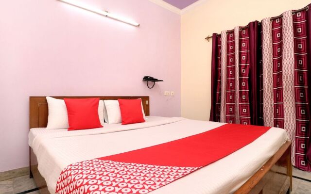 OYO 28168 Hotel Regal 2