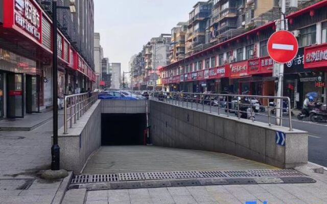 Shaoxing Daqi E-sports Hotel (Century Plaza)