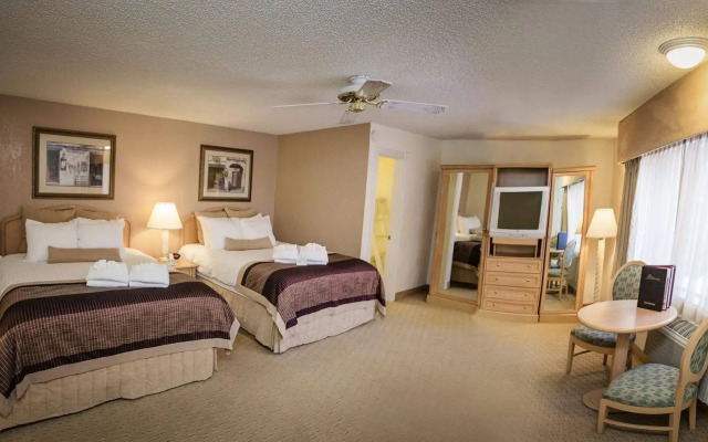 Twin Peaks Lodge & Hot Springs