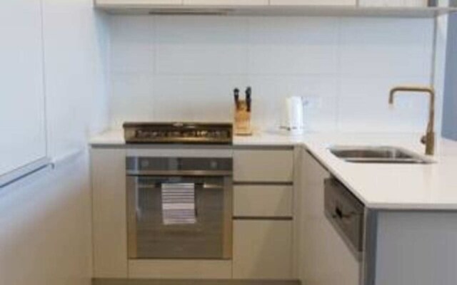 New Spacious 2 Bedroom With Gorgeous City Views