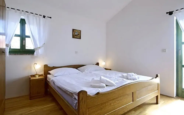 Spacious Villa With Private Pool and Enclosed Garden Near Porec and Beach - Villas_and_Bungalows in Porec - Photo 3