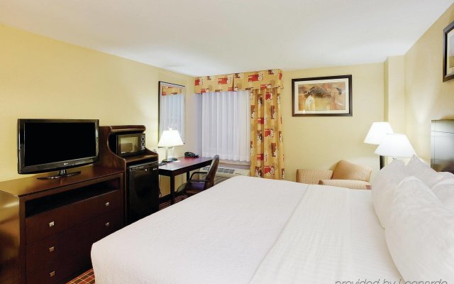 La Quinta Inn & Suites Pittsburgh North - McKnight