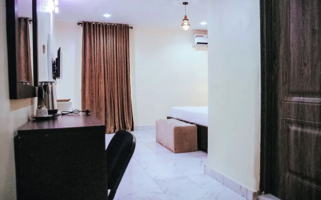 Golden Top Hotel