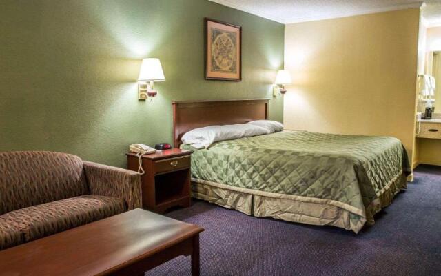 Rodeway Inn & Suites Plymouth