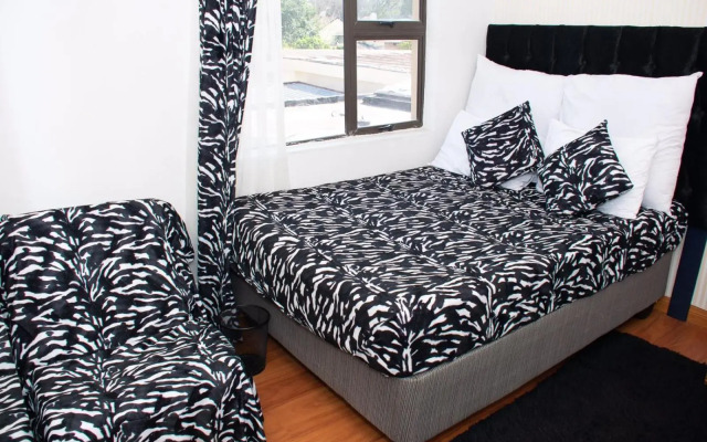 Selina Airport Lodge #Emzini