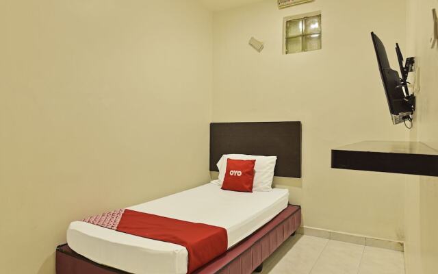 OYO 90806 Rumah Tumpangan Laut Selatan