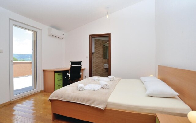 Beautiful Home in Pridraga With Wifi and 5 Bedrooms