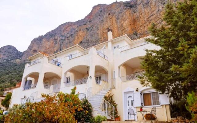 East Red Rock and View Leonidio maisonette studio