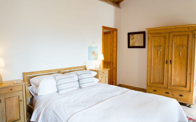 Home set in Olive Grove With Stunning Views