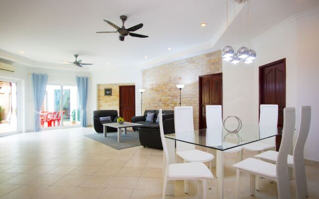 Majestic Villas Cosy Beach Pattaya