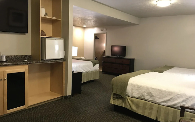 Dinosaur Inn & Suites